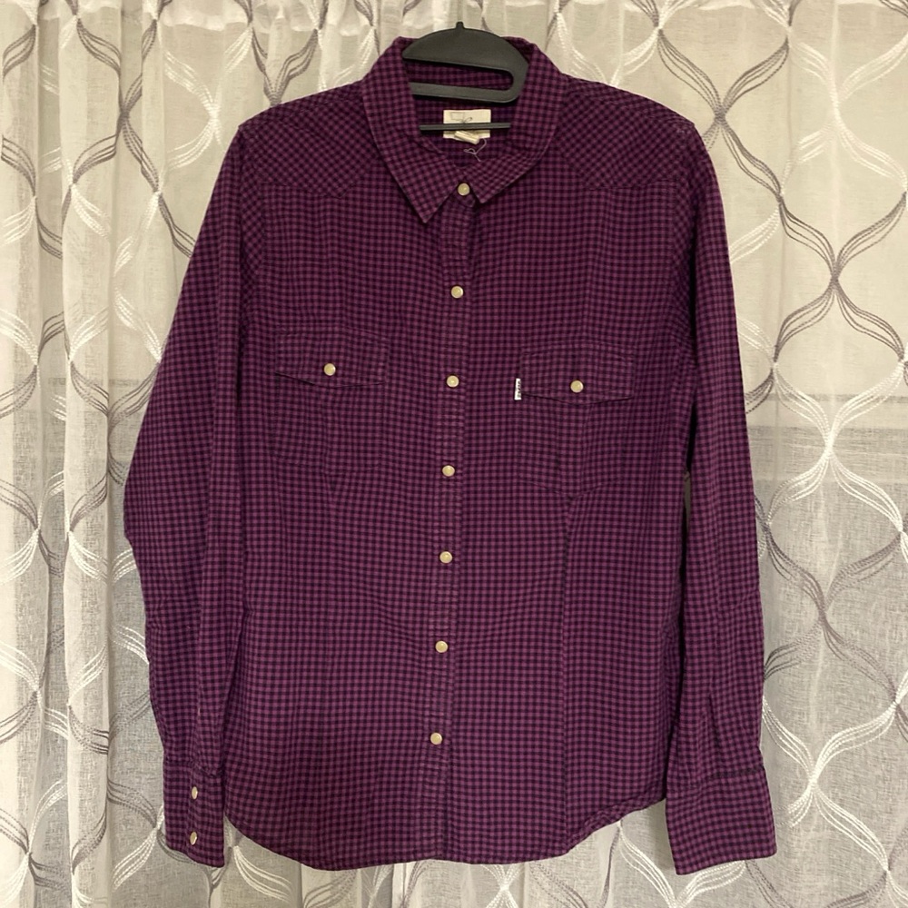 Large Levi’s plaid button up shirt